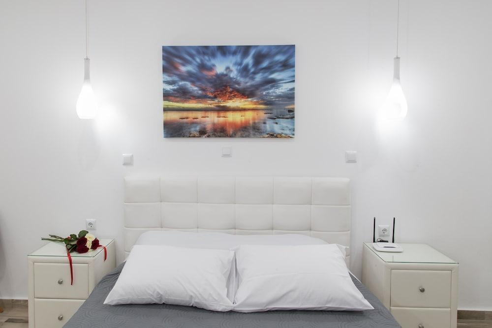 Oasis Suites Fira Екстериор снимка