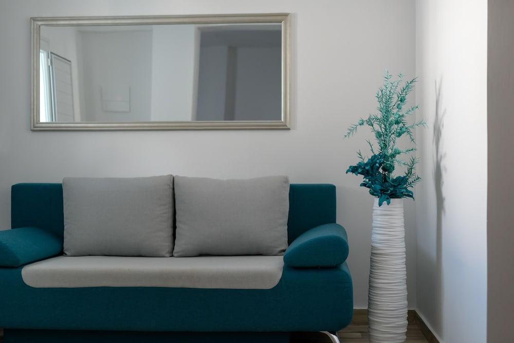 Oasis Suites Fira Екстериор снимка