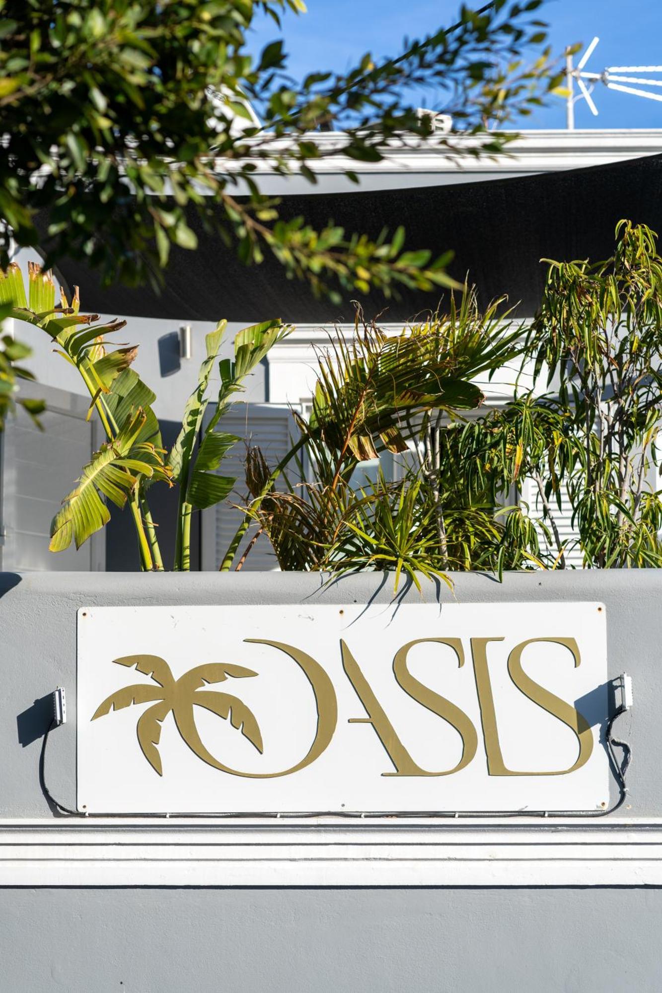 Oasis Suites Fira Екстериор снимка