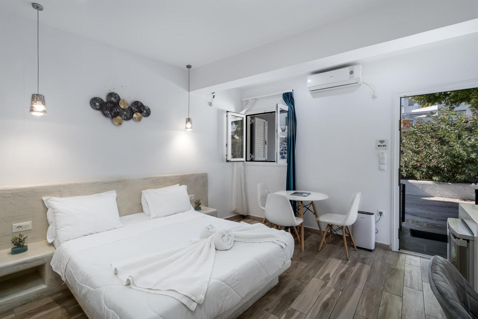 Oasis Suites Fira Екстериор снимка