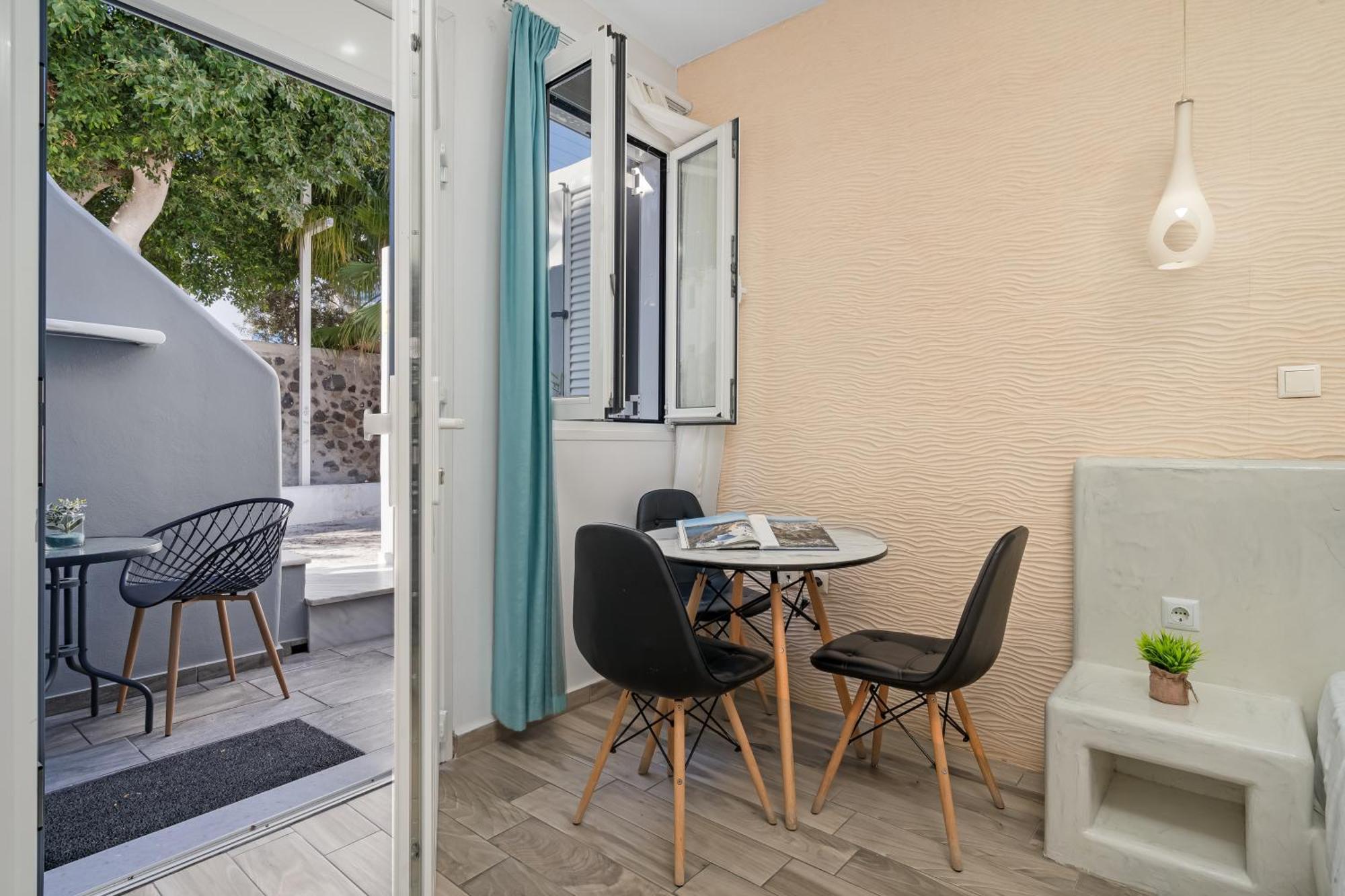 Oasis Suites Fira Екстериор снимка