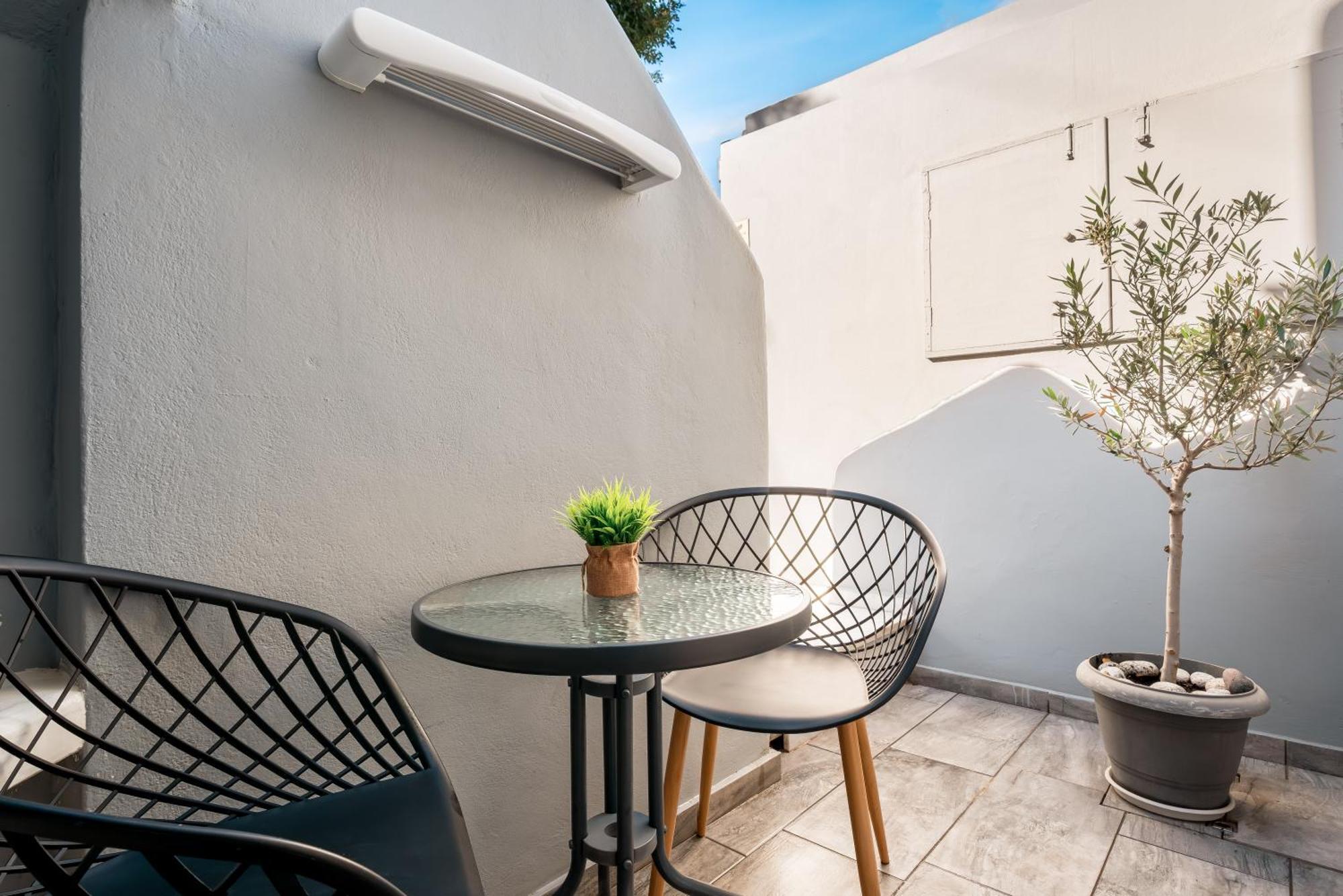 Oasis Suites Fira Екстериор снимка