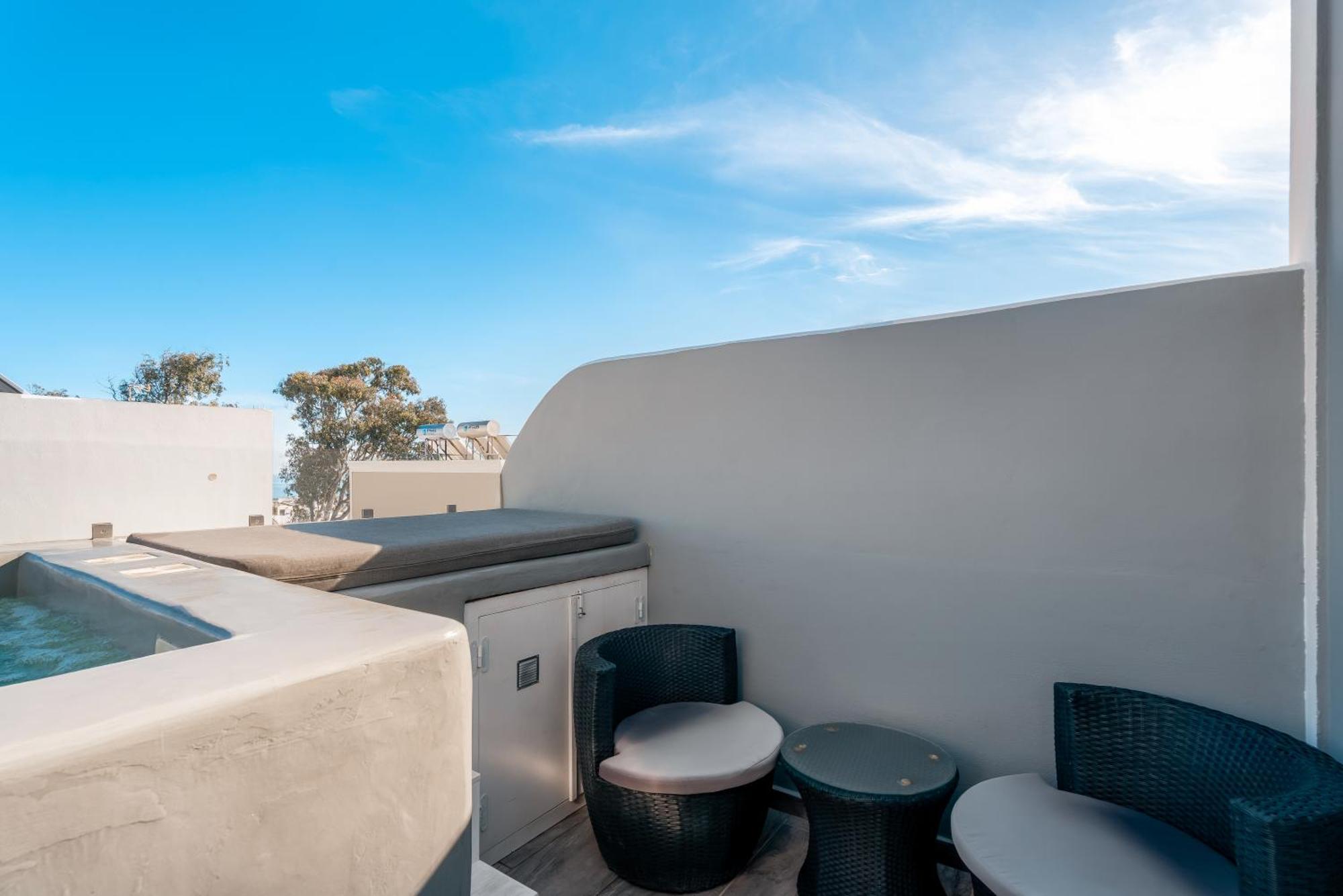 Oasis Suites Fira Екстериор снимка