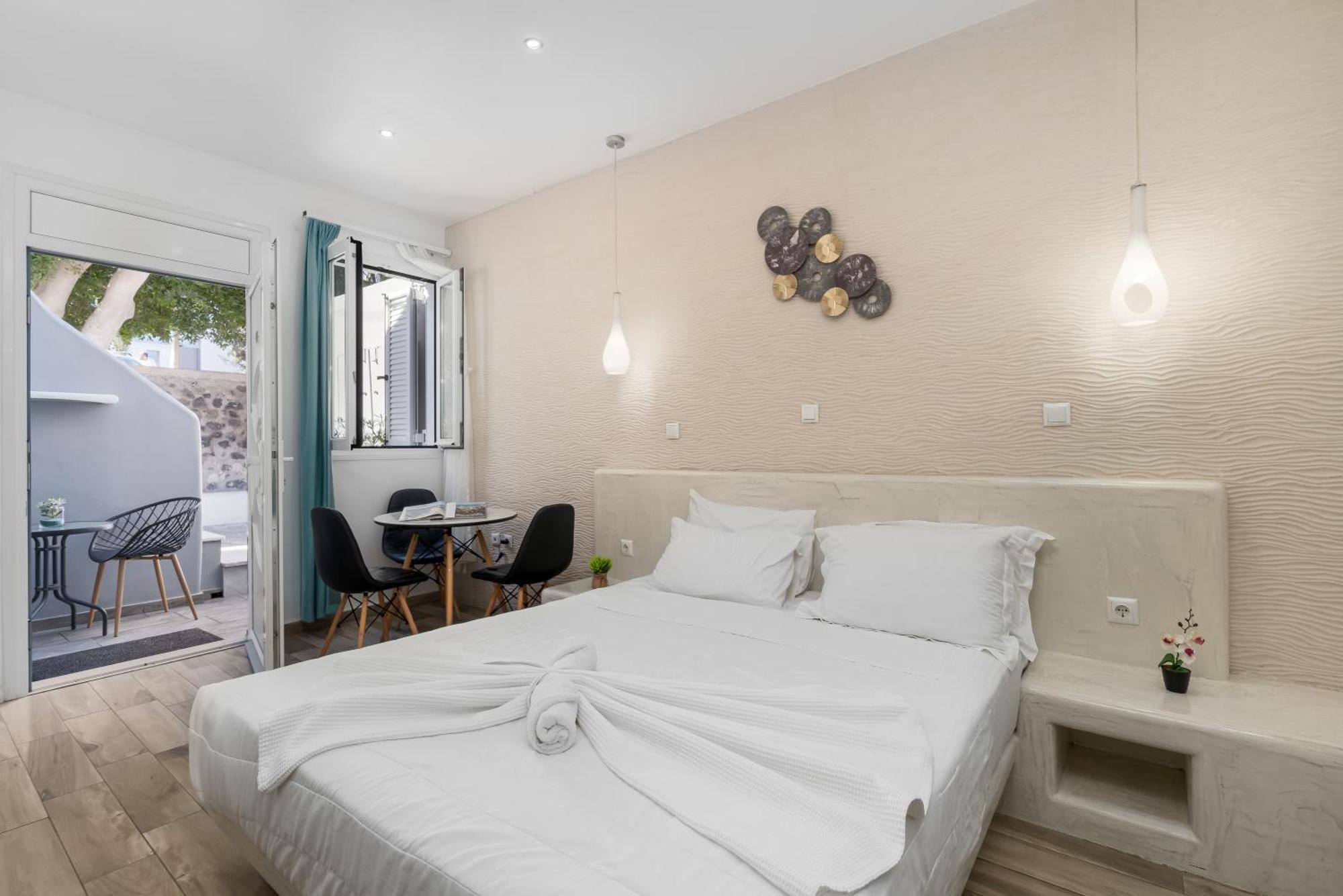 Oasis Suites Fira Екстериор снимка