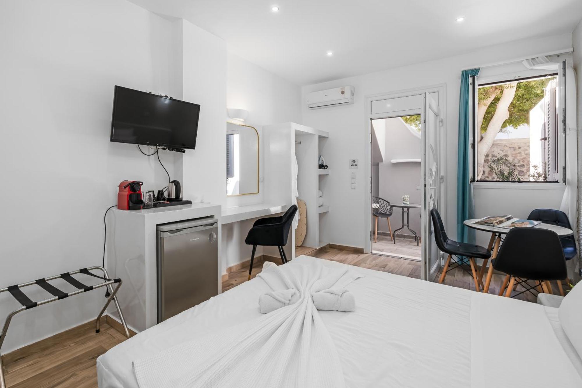 Oasis Suites Fira Екстериор снимка