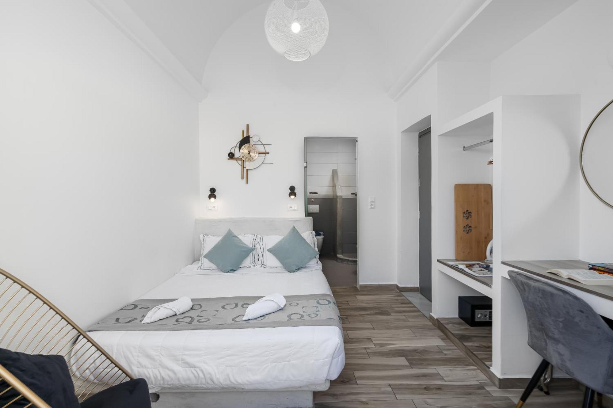 Oasis Suites Fira Екстериор снимка
