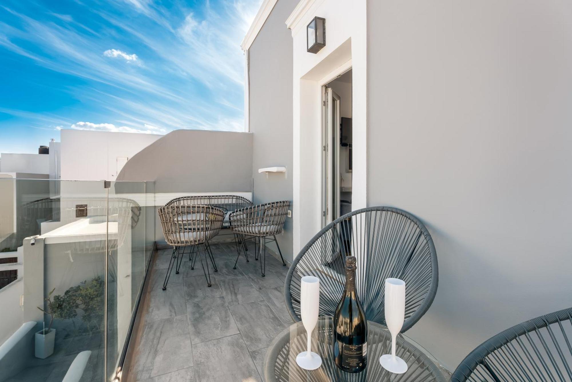 Oasis Suites Fira Екстериор снимка